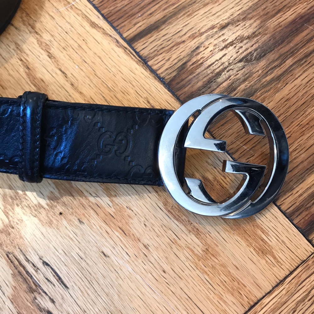 Black Gucci belt